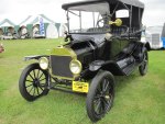 1912 Black Ford in the car show