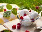 Ice cream with raspberries