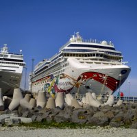 Norwegian Jewel & MSC Opera in the harbor of Tallinn/Estonia