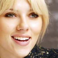 Scarlet Johansen smile