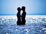 Kiss in the sea