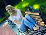 PARKBENCH  BLONDE
