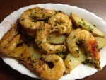 Papas al horno con langostinos