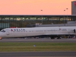 Delta MD-83