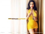 SEXY SONAM KAPOOR