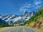 highway to the cascade mountains in washington