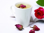 Fragance of tea with red roses