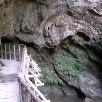 Suspended path to the cave