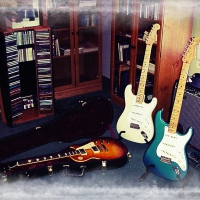 2 strats & a 58 les paul