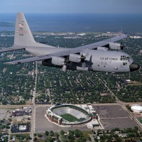 flying-badgers-440-over-lambeau-field