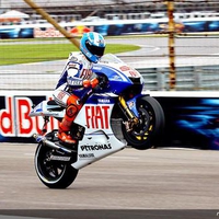 lorenzo-wheelie-09