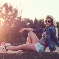 Beautiful Fashion Young Woman With Sunglasses
