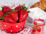 Strawberries and Sour Cream