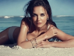 Katie Holmes Sexy look