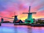 SUNSET ZAANSE SCHANS WINDMILL-NETHERLANDS