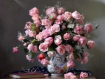 Wonderful pink roses in vase