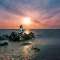Mermaid Sit on the Rock