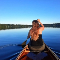 Melanie on the water