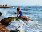 Model Posing in the Water