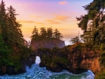 Natural bridge at Southern Oregon Coast