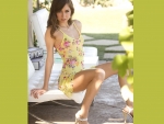 RILEY REID IN A SUMMER DRESS