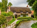 - English thatched cottage -
