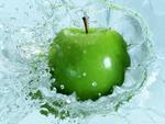 apple in water