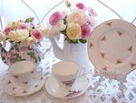 Flowers and porcelains