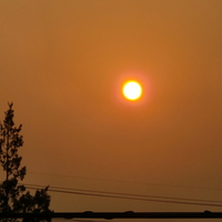 The sunrise. . . Light of an orange veil ..