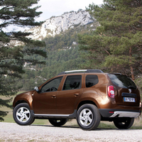 Dacia Duster in forest