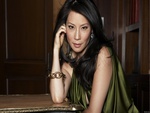 Lucy Liu in green