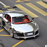 Audi R8 in fully chrome paint.